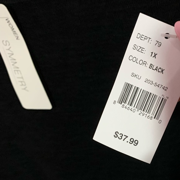 NWT. 1X women’s tank top with lace detail at bottom. Sheer. Retail $38 - Picture 4 of 4